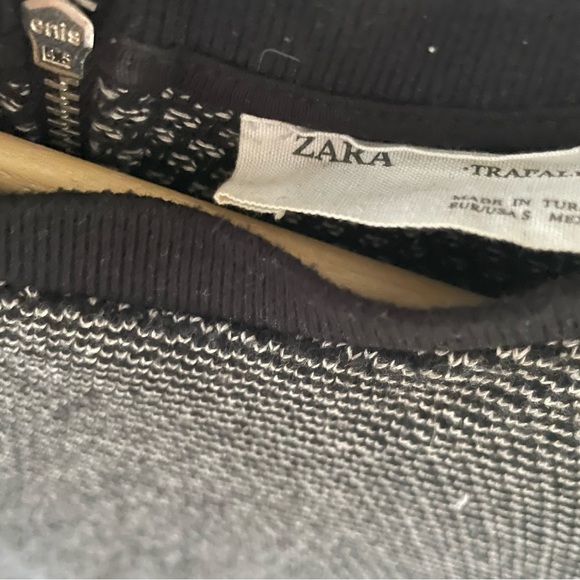 Zara Light Knit Black and White Mid-sleeve Dress with Zipper on Back - Picture 4 of 5